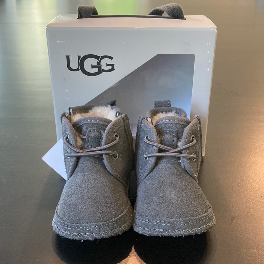 UGG Unisex-Child I Baby Neumel Fashion Boot